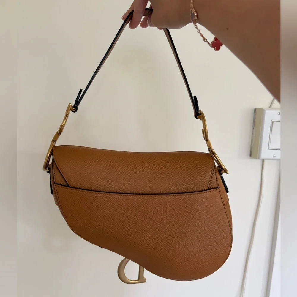 Dior Saddle Bag

Cognac Grained Calfskin - Picture 4 of 11